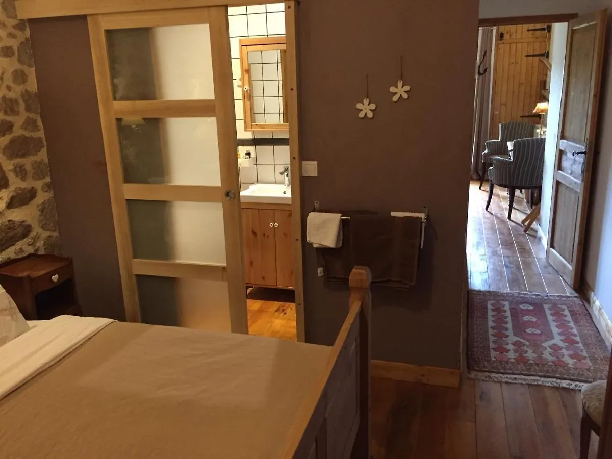 Chambre D'Hotes Les 3 Cochons D'Olt Arcambal Bed and breakfast